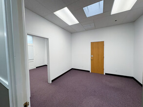 1020 Cedar Ave, St Charles, IL for lease Interior Photo- Image 1 of 7