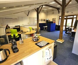 Gaddesden Row, Hemel Hempstead for lease Interior Photo- Image 1 of 5