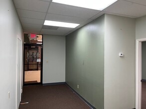 1240 Johnson Ferry Pl, Marietta, GA for lease Interior Photo- Image 1 of 4