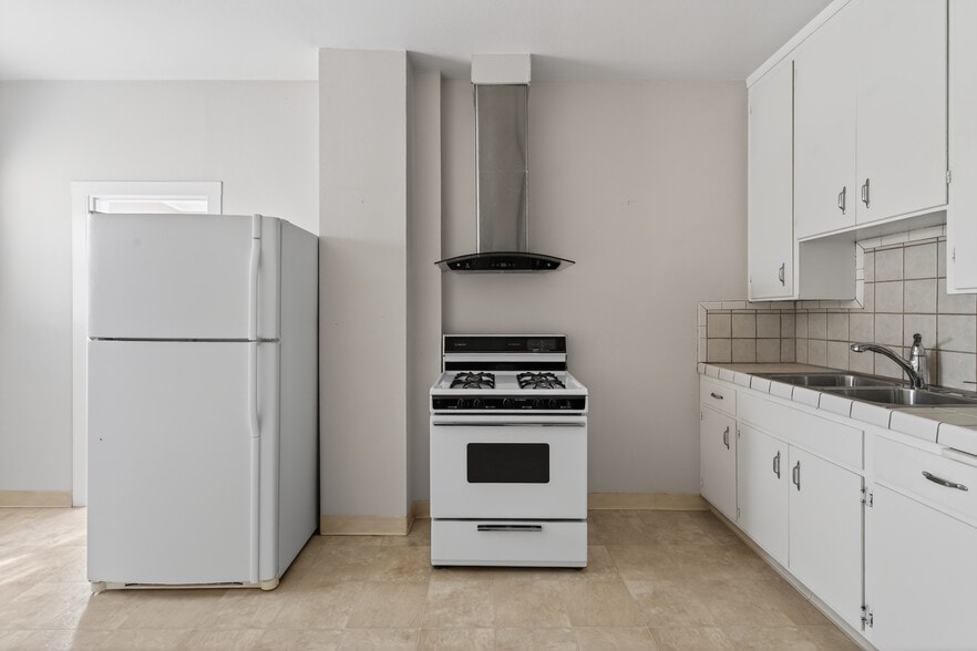 1011 E 11th St, Oakland, CA for sale - Building Photo - Image 2 of 17