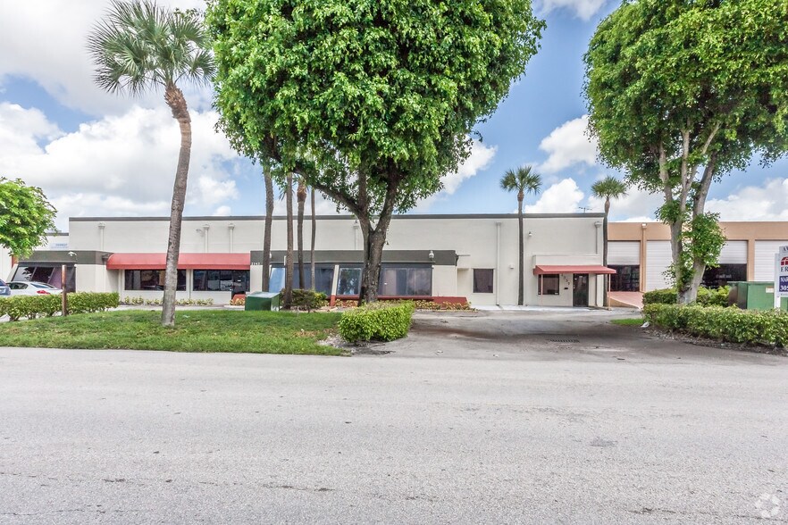 2343-2337 W 76th St, Hialeah, FL for sale - Building Photo - Image 1 of 1