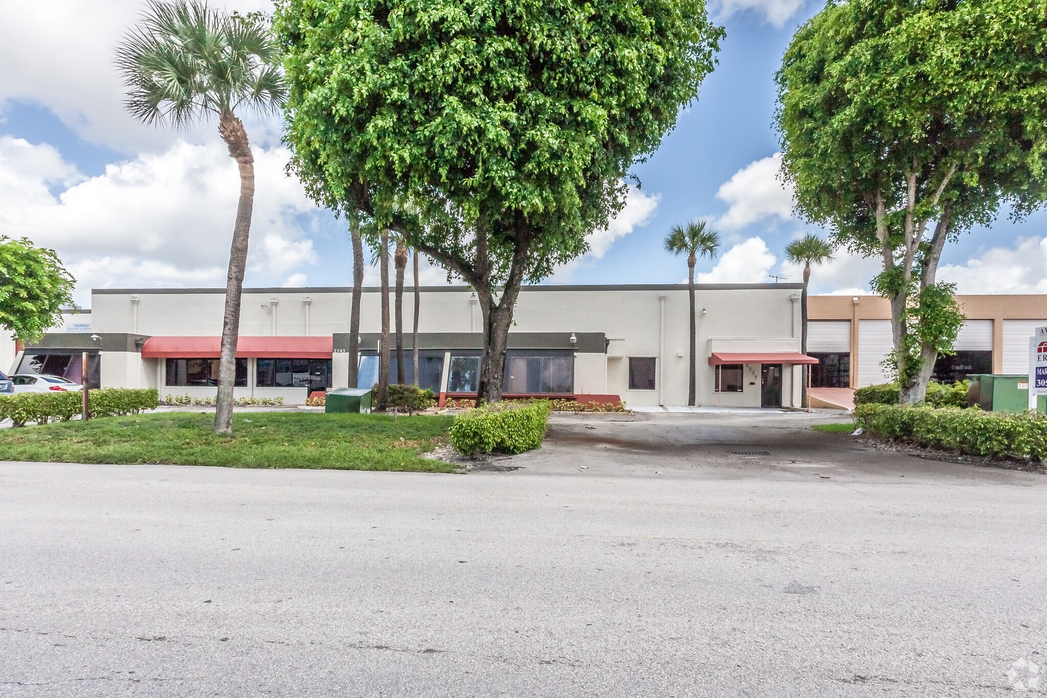 2343-2337 W 76th St, Hialeah, FL for sale Primary Photo- Image 1 of 1