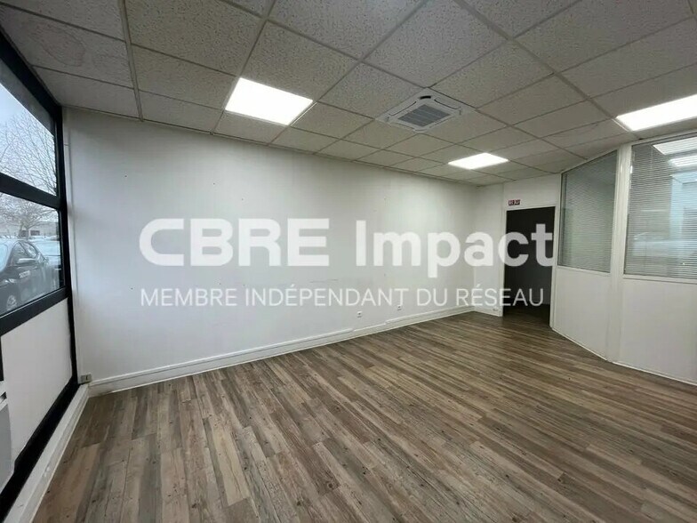 Office in Reims for lease - Building Photo - Image 2 of 11