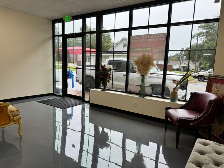 110 Main St., Alexander City, AL for lease - Interior Photo - Image 2 of 22