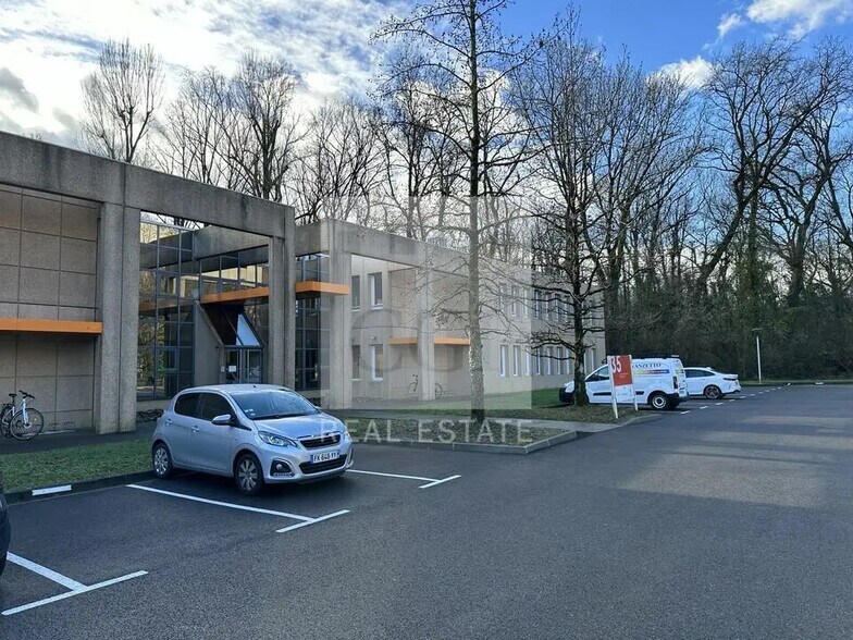 Office in Meylan for lease - Building Photo - Image 1 of 13