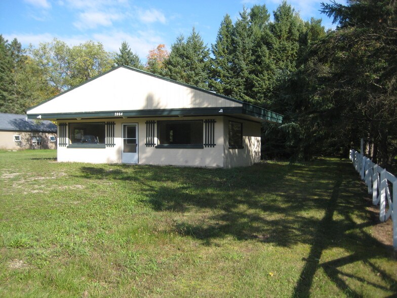 2864 US Highway 31, Levering, MI 49755