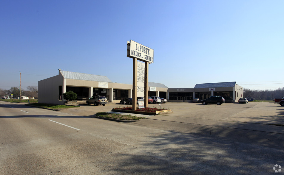 410 E Fairmont Pky, La Porte, TX for lease - Building Photo - Image 1 of 10