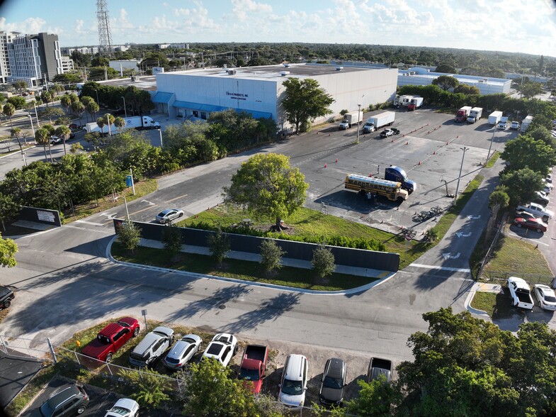 18645 SW 103rd Ct, Miami, FL for lease - Matterport Community - Image 2 of 17