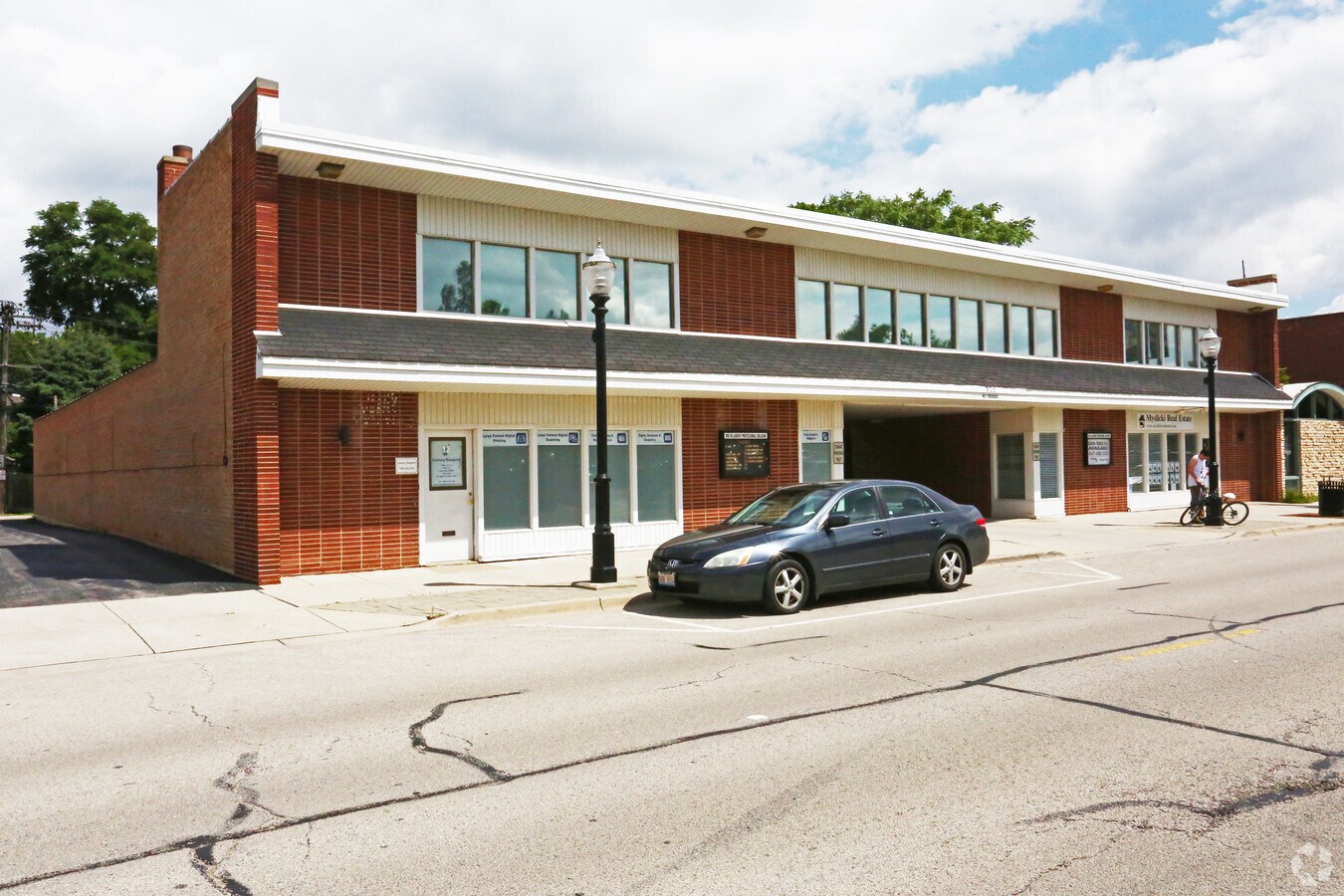 905 W Hillgrove Ave, La Grange, IL 60525