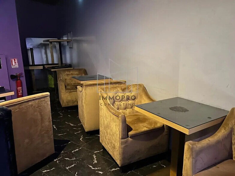 Retail in Rouen for sale - Interior Photo - Image 2 of 4