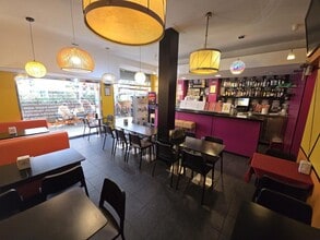 Retail in Barcelona, Barcelona for lease Interior Photo- Image 2 of 14