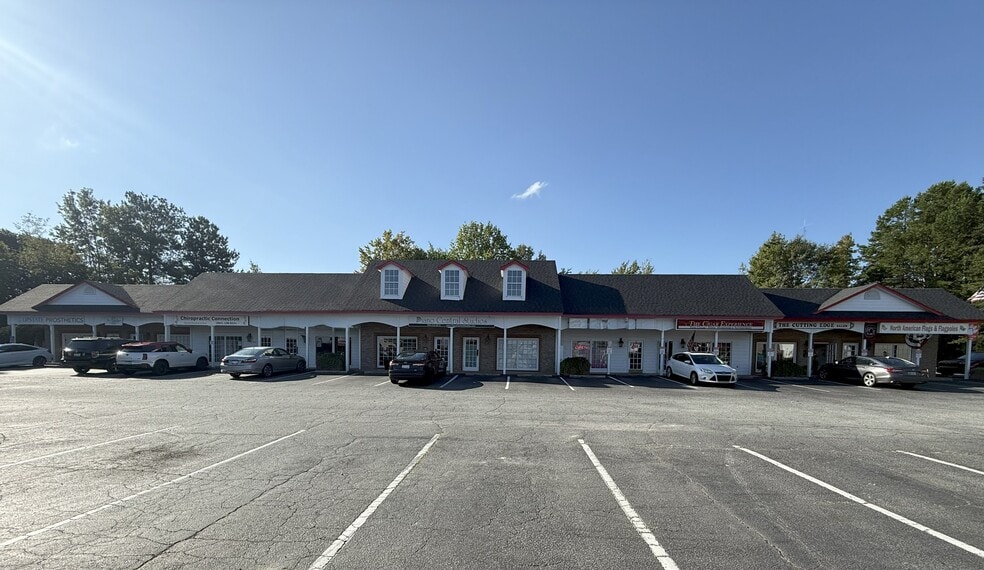 1622-1624 Woodruff Rd, Greenville, SC for lease - Building Photo - Image 1 of 2