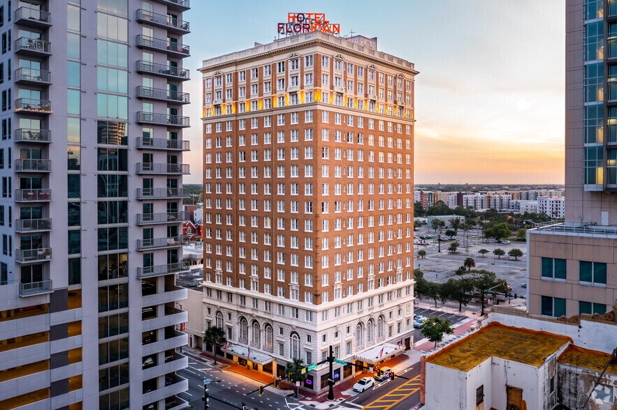 905 N Florida Ave, Tampa, FL 33602 Hotel Flor Tampa Downtown, Tapestry