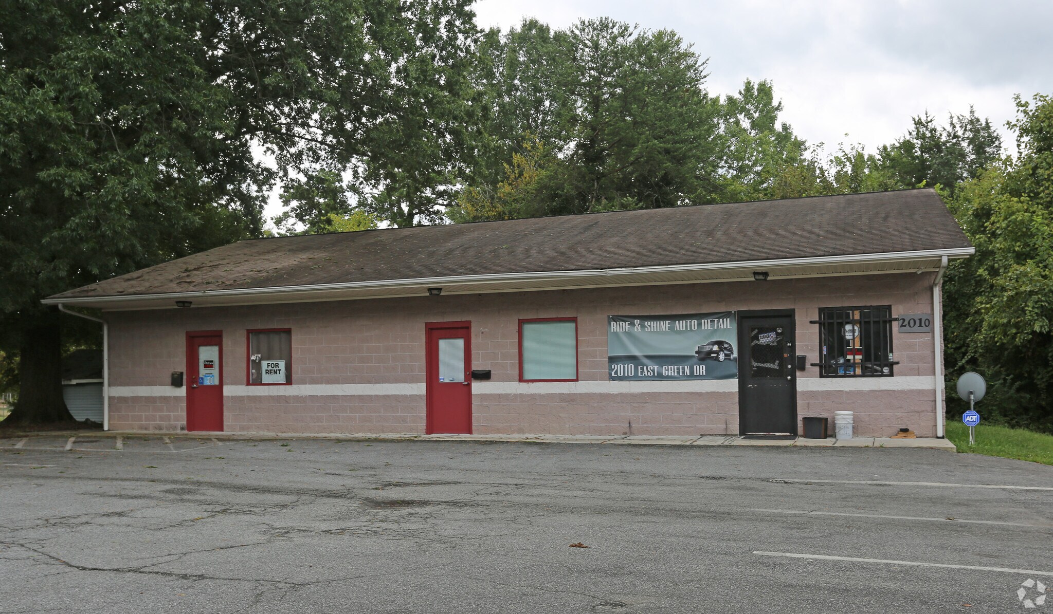 2010 E Green Dr, High Point, NC for sale Primary Photo- Image 1 of 1