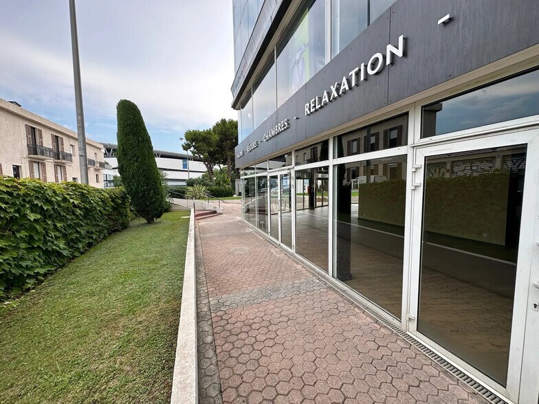 120 Avenue Eugène Donadei, Saint-Laurent-du-Var for lease - Building Photo - Image 2 of 7