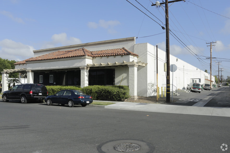 15100-15144 Paramount Blvd, Paramount, CA for lease - Building Photo - Image 2 of 5