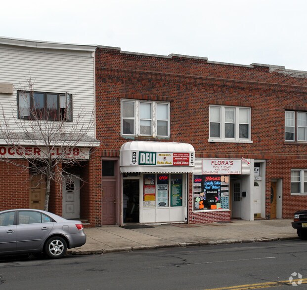 424 Avenue C, Bayonne, NJ for sale - Primary Photo - Image 1 of 1