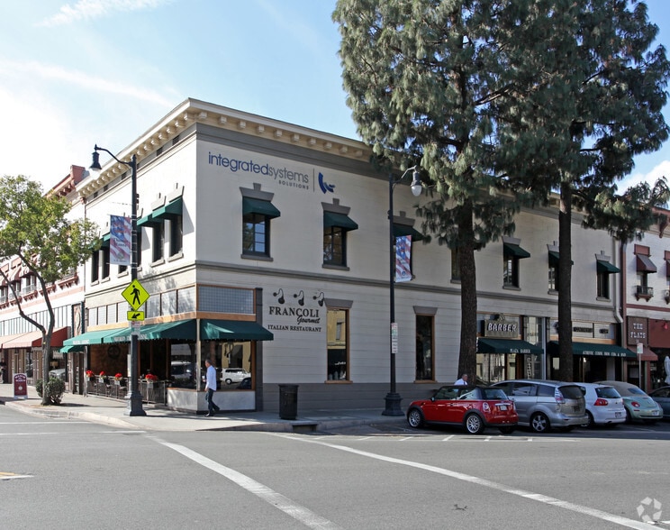 30-36 Plaza Sq, Orange, CA for lease - Primary Photo - Image 1 of 11
