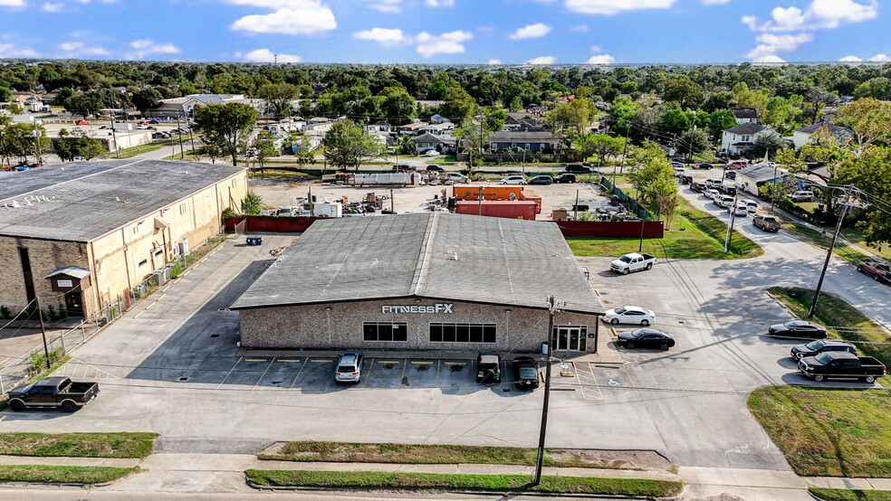 7510 Lawndale St, Houston, TX for lease - Building Photo - Image 1 of 68