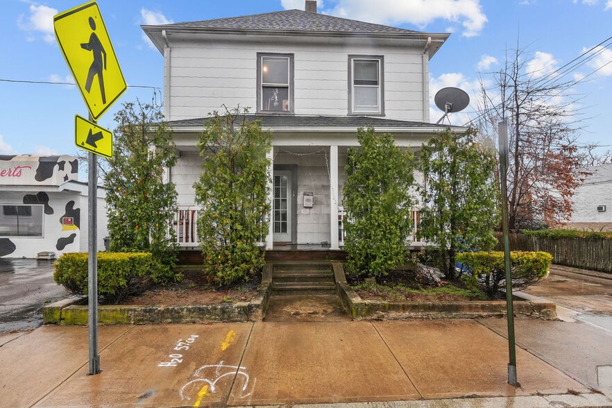 1428 Park Ave, Cranston, RI for sale - Building Photo - Image 1 of 1