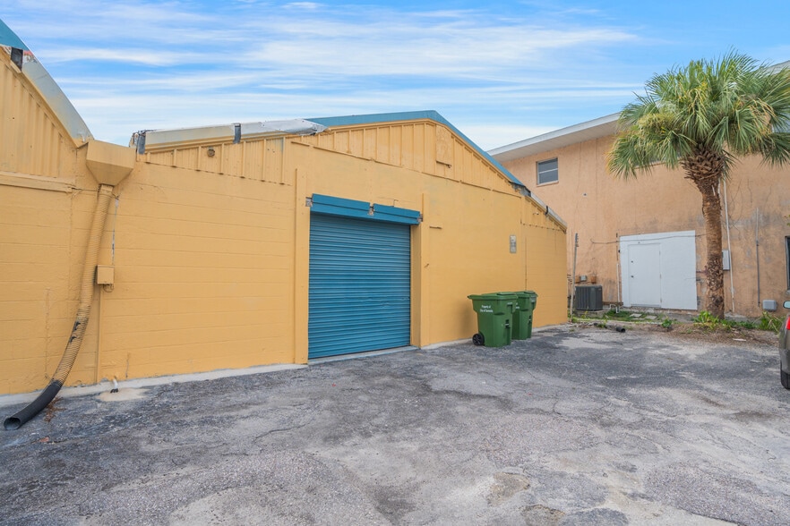 1350 Central Ave, Sarasota, FL for lease - Building Photo - Image 3 of 10