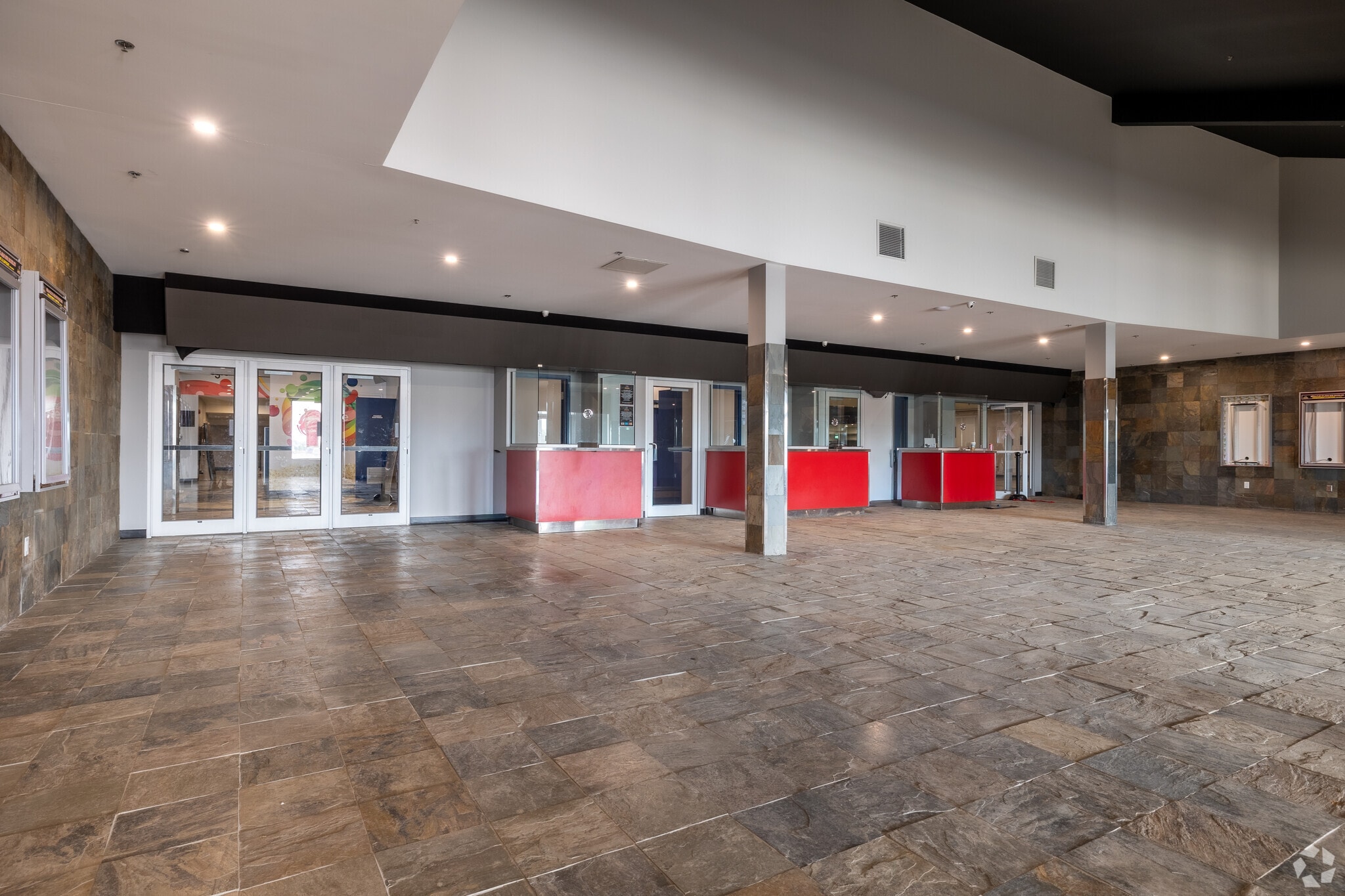 1280 Rue Douglas, Saint-jean-sur-richelieu, QC for lease Interior Photo- Image 1 of 5