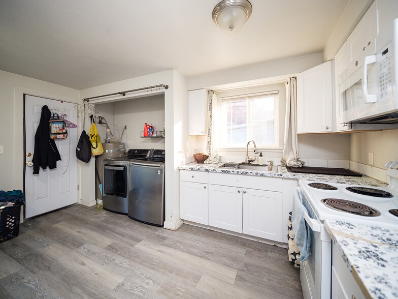 521 Walnut St, Independence, OR for sale - Building Photo - Image 3 of 10