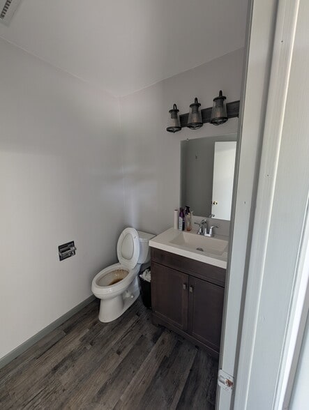 2075 Glenn Rd, Lansing, MI for sale - Interior Photo - Image 3 of 8