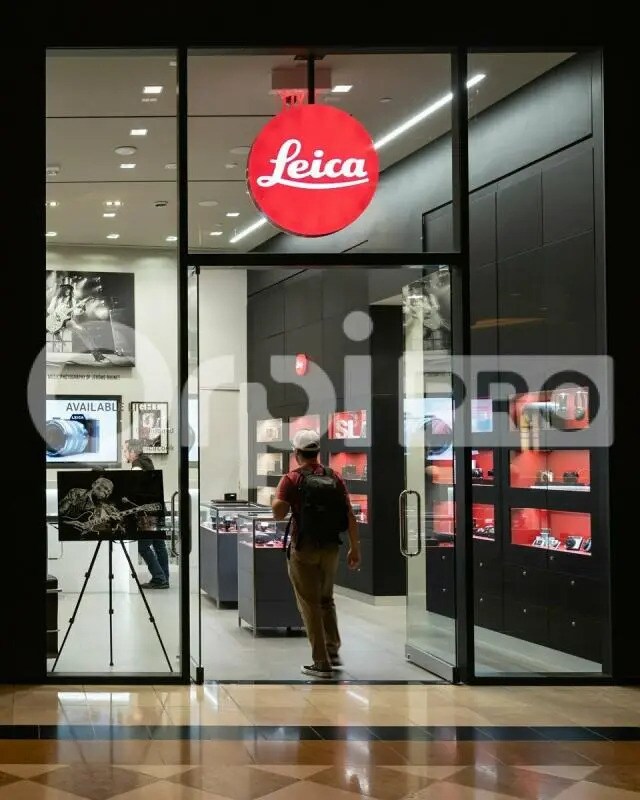 Retail in Fagnières for lease Lobby- Image 1 of 2