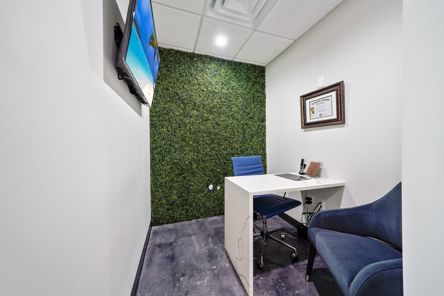 530 NW 54th St, Miami, FL for lease - Interior Photo - Image 3 of 38