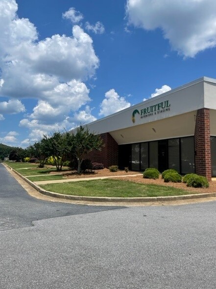 561 Thornton Rd, Lithia Springs, GA for lease - Building Photo - Image 1 of 9