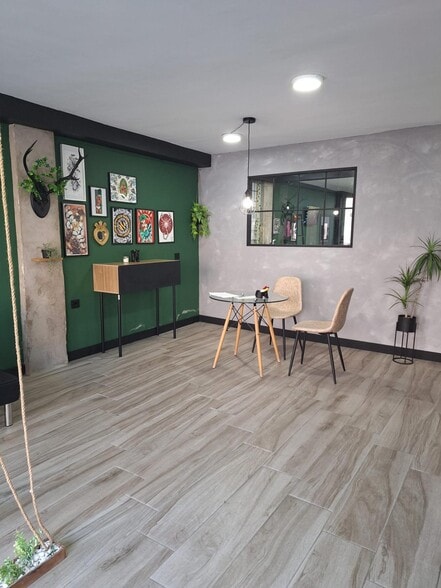 Retail in Cáceres, Cáceres for lease - Building Photo - Image 1 of 3