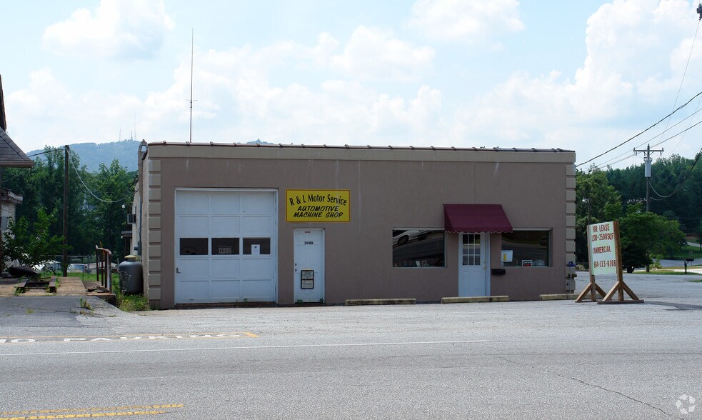 204 N Poinsett Hwy, Travelers Rest, SC 29690