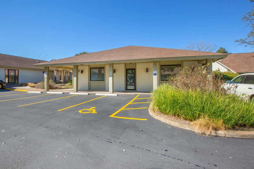 1110 W William Cannon Dr, Austin, TX for lease - Building Photo - Image 2 of 2