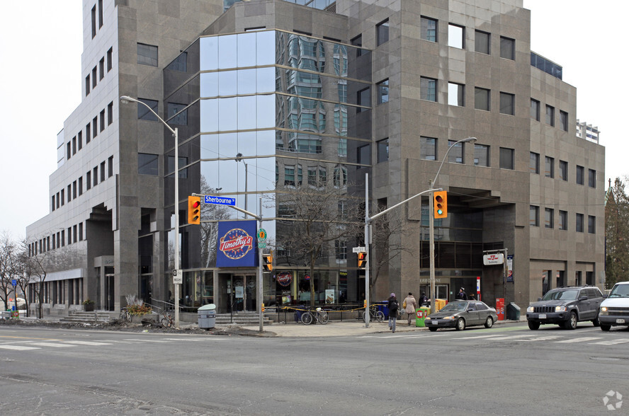 425 Bloor St E, Toronto, ON for lease - Lobby - Image 3 of 5