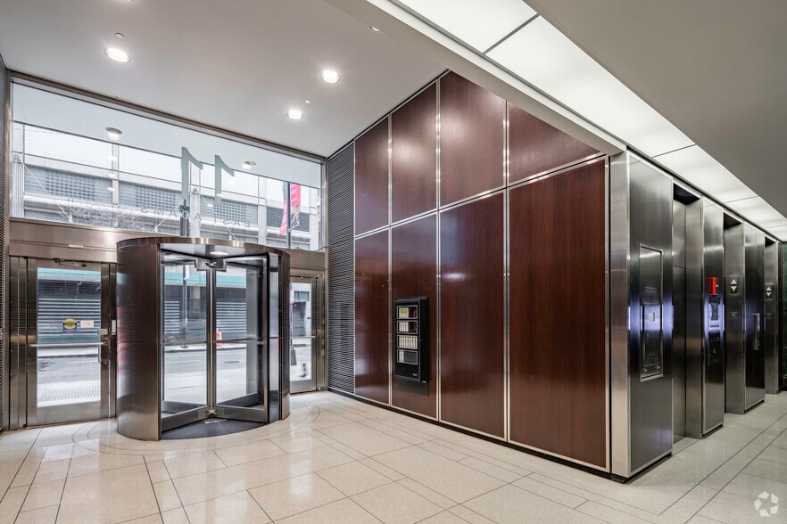 11 E Adams St, Chicago, IL for lease - Lobby - Image 2 of 6