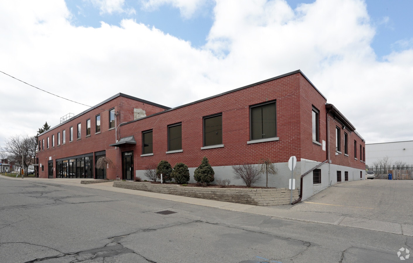 900 Guelph St, Kitchener, ON N2H 5Z6