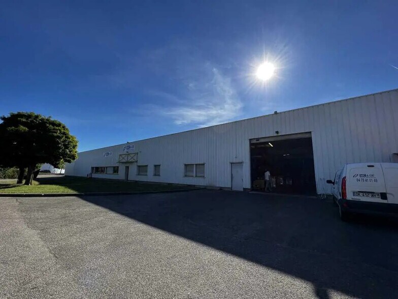 Flex in Bron for sale - Building Photo - Image 1 of 4