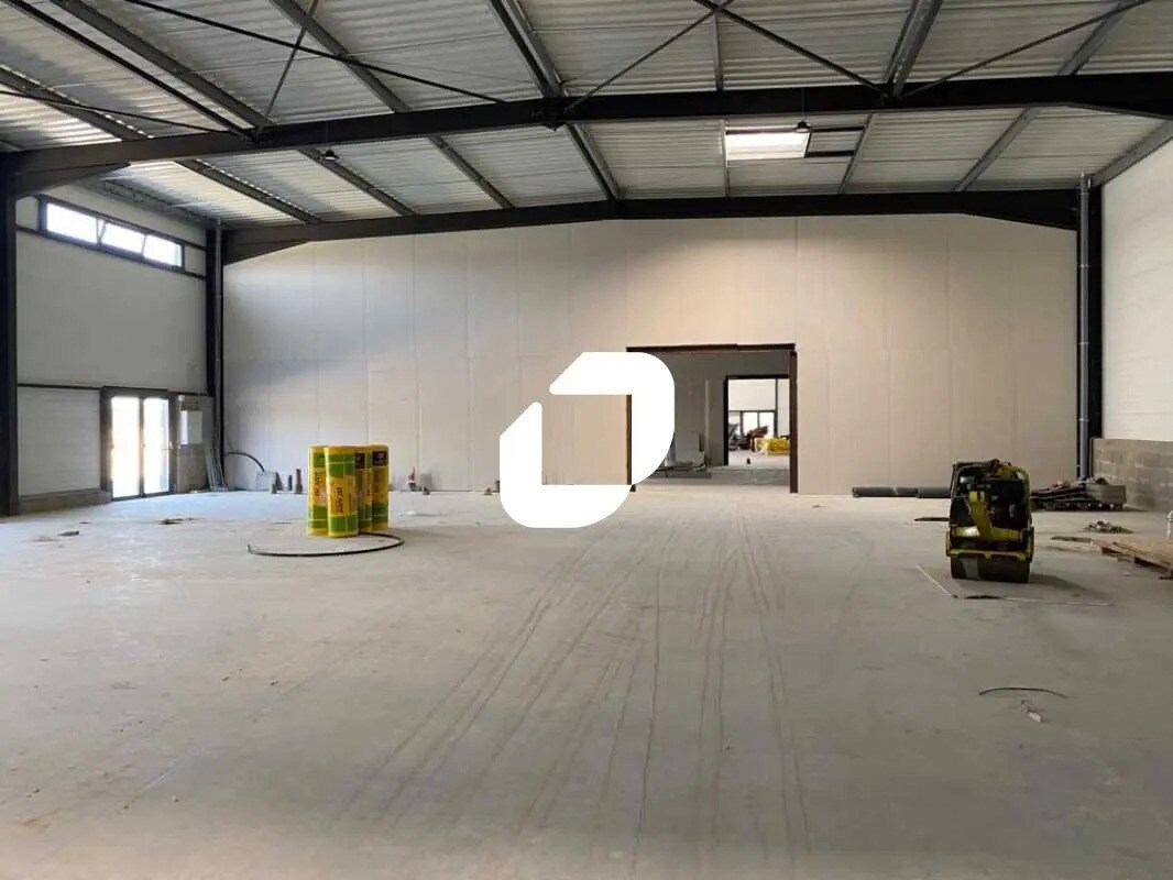 Flex in Magny-en-Vexin for lease Interior Photo- Image 1 of 7