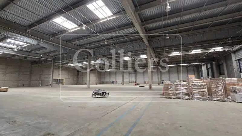 Industrial in Salon-de-Provence for lease - Interior Photo - Image 3 of 11