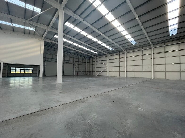First Av, Doncaster for lease - Interior Photo - Image 1 of 3