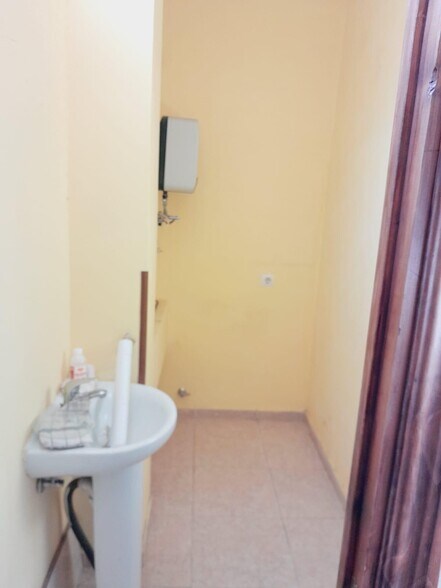 Retail in Cáceres, Cáceres for sale - Building Photo - Image 3 of 4