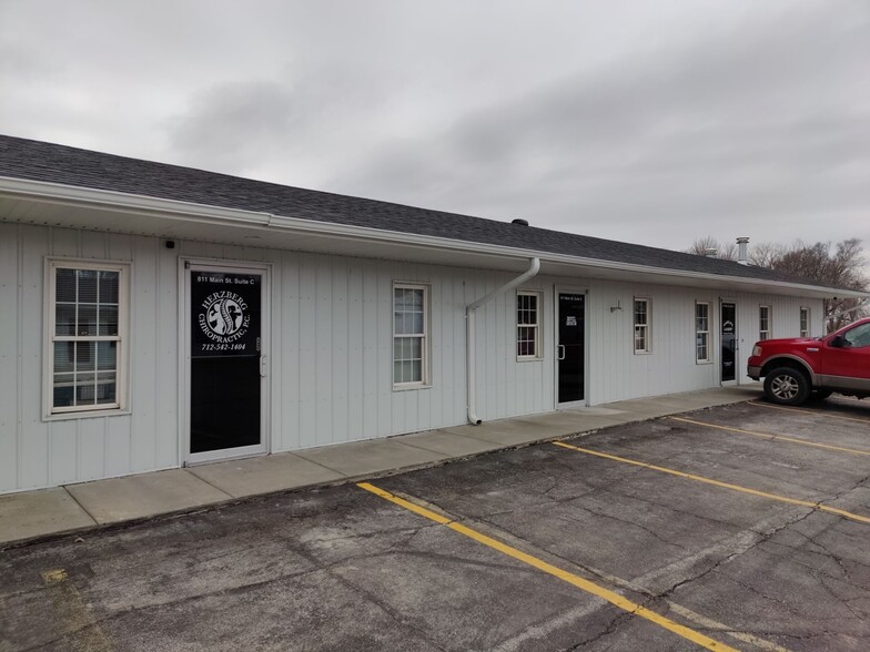 811 Main St, Hamburg, IA for lease - Building Photo - Image 2 of 9