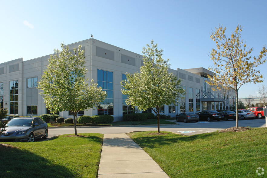 5100 Commerce Crossings Dr, Louisville, KY for lease - Building Photo - Image 1 of 3