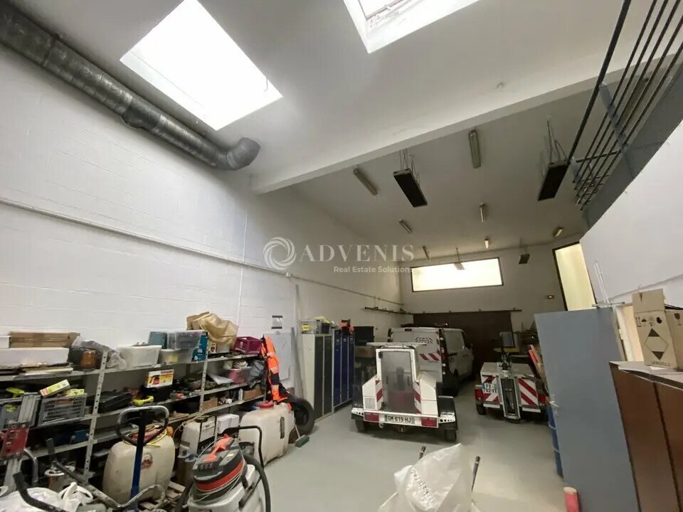 Flex in Voisins-le-Bretonneux for lease Interior Photo- Image 1 of 6