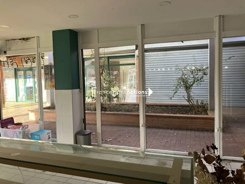 Retail in Toulouse for lease - Interior Photo - Image 2 of 4
