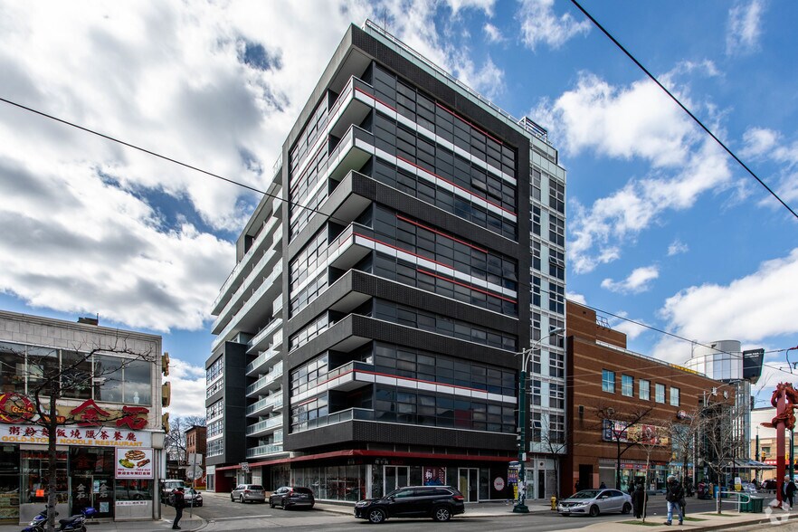 280 Spadina Ave, Toronto, ON for sale - Primary Photo - Image 1 of 9