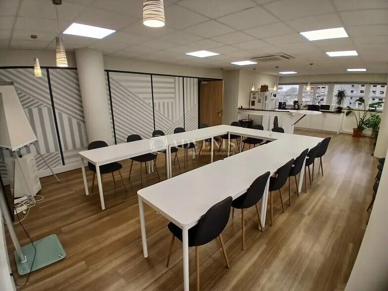 Office in Le Mans for lease - Building Photo - Image 1 of 3