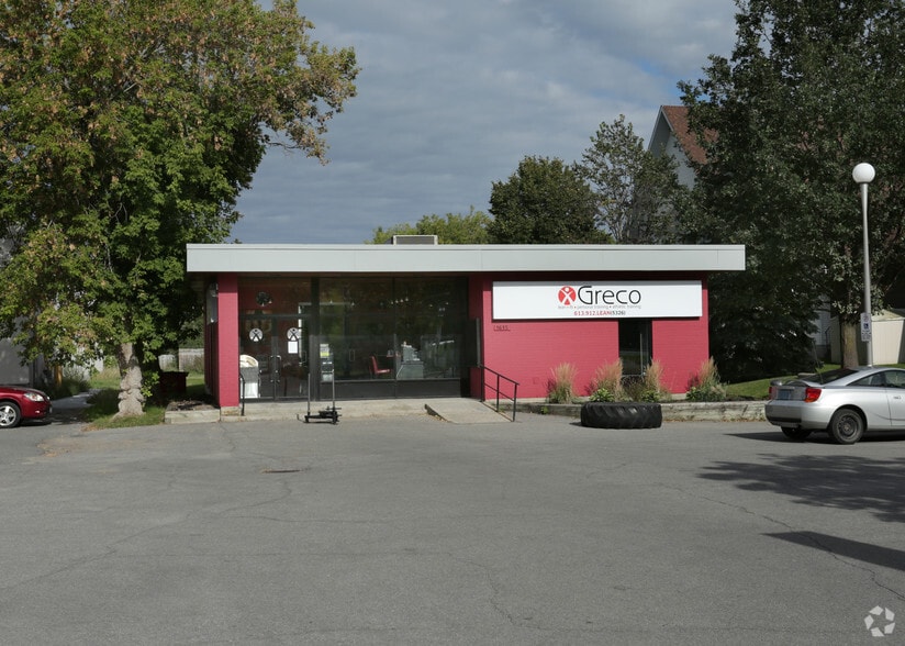 1615 Stittsville Main St, Ottawa, ON for lease - Primary Photo - Image 1 of 3