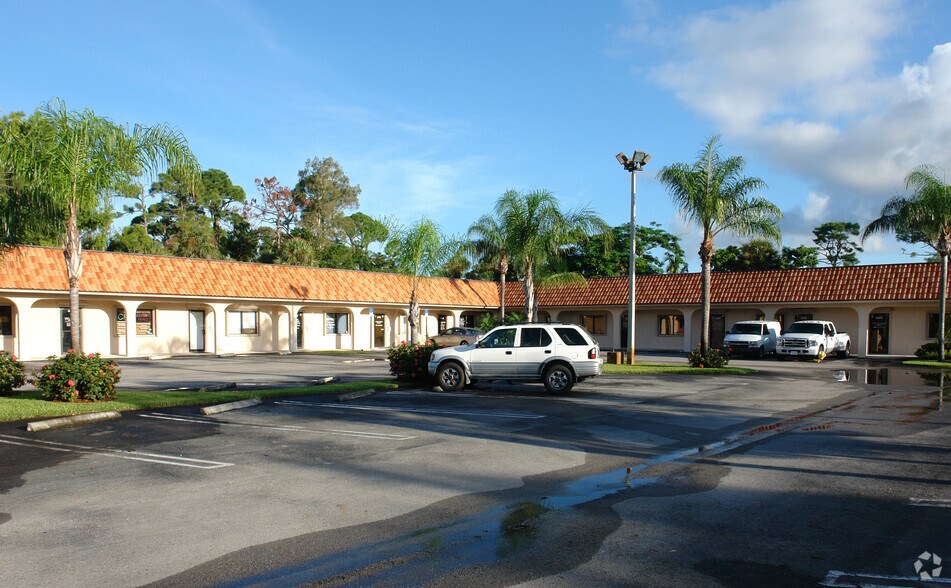 5301-5323 Lake Worth Rd, Lake Worth, FL for lease - Primary Photo - Image 1 of 31